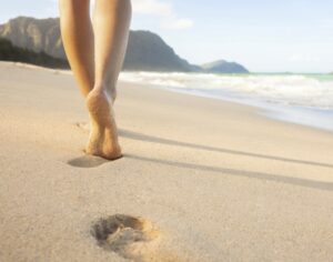camminare sulla sabbia calda