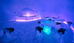 artic-snow-hotel-ice-bar