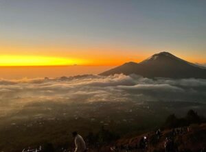 alba sul monte Batur