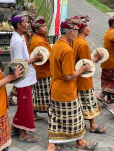 cerimonia in strada a Bali