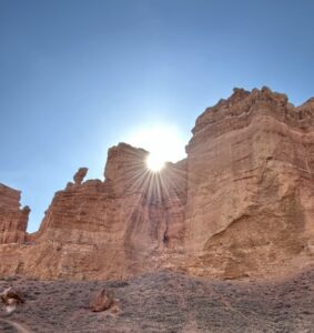 Il sole del Kazakistan nel Charyn canyon